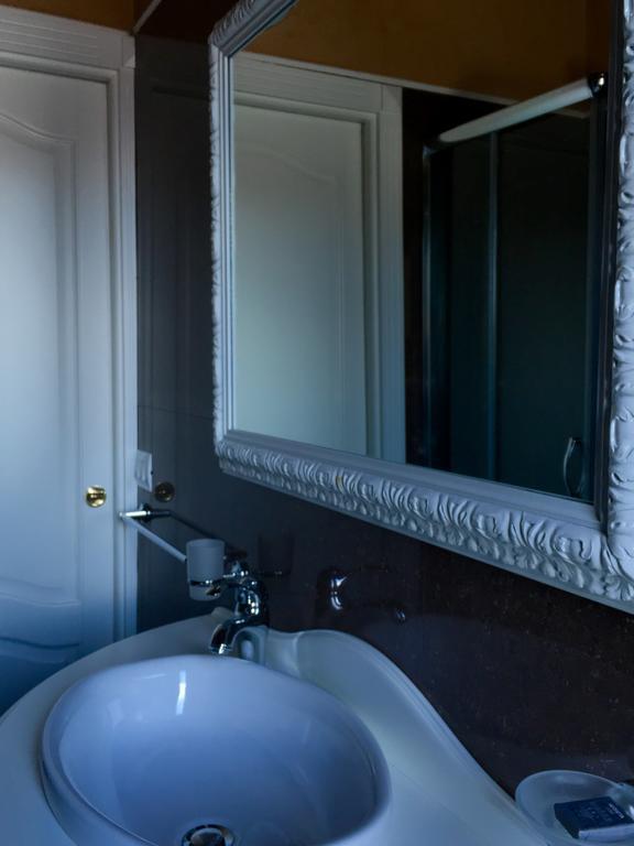 Palazzo Eliss Bed & Breakfast Margherita Di Savoia Room photo